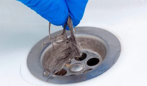 Limpieza de desagüe de baño